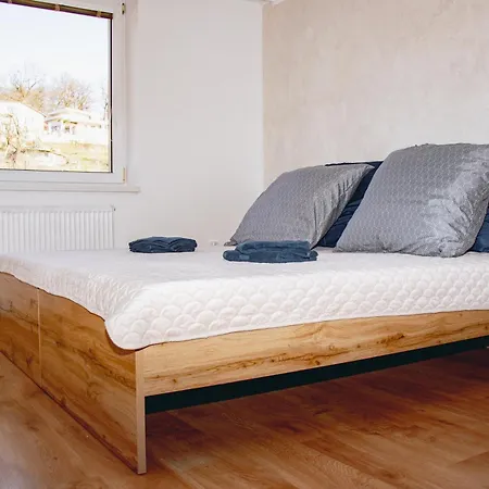 Apartment Contact *